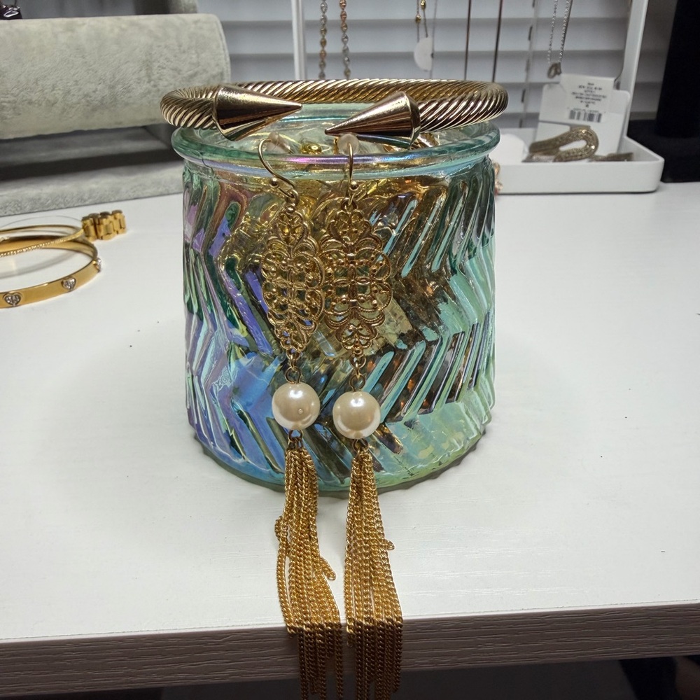 Mystery jewelry jar (all gold tone)